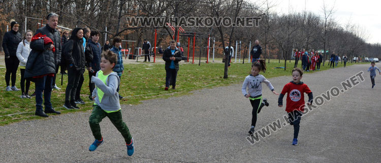 Над 50 деца се включиха в крос „Клокотница” в Хасково