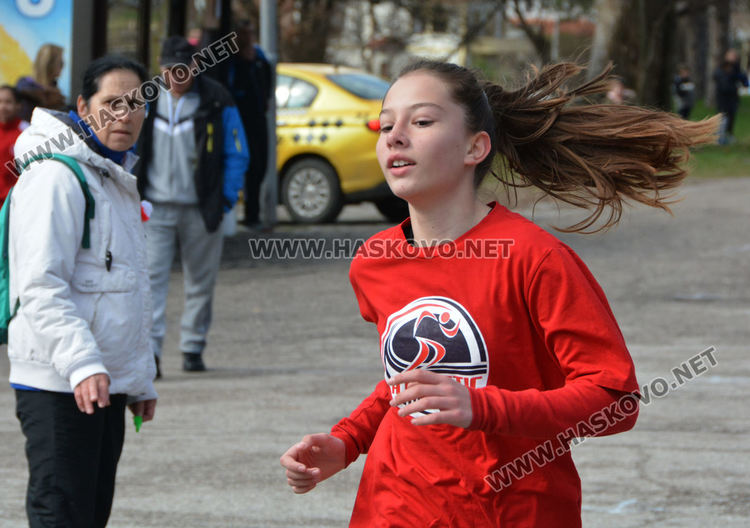 Над 50 деца се включиха в крос „Клокотница” в Хасково