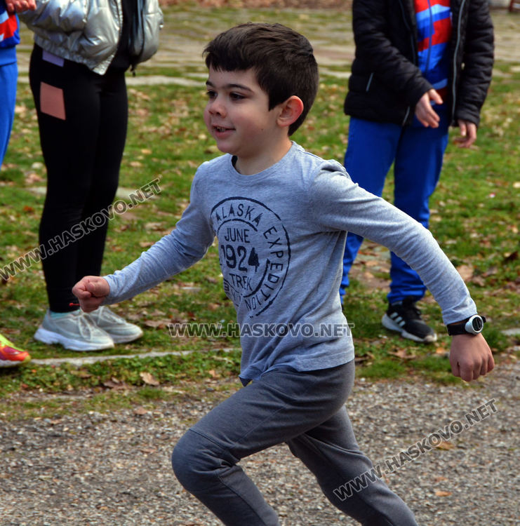 Над 50 деца се включиха в крос „Клокотница” в Хасково