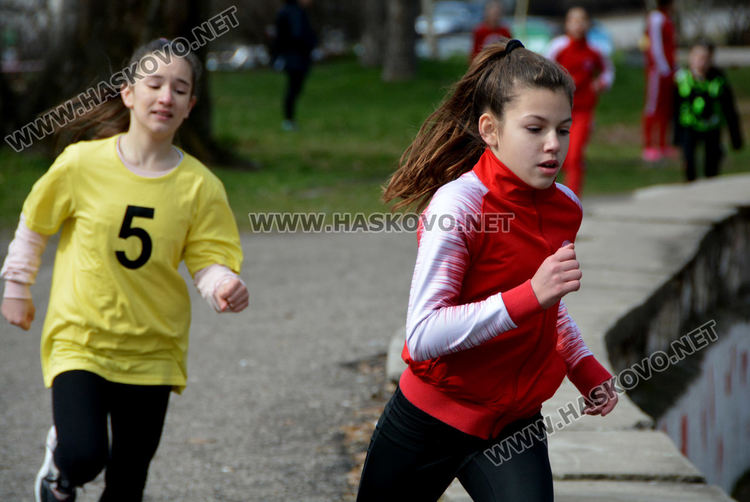 Над 50 деца се включиха в крос „Клокотница” в Хасково