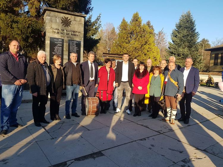 Кметове даряват лични средства за филм за Ботев