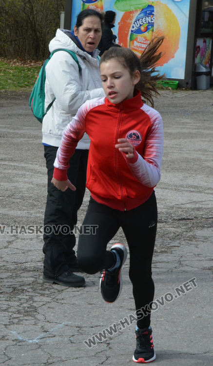 Над 50 деца се включиха в крос „Клокотница” в Хасково