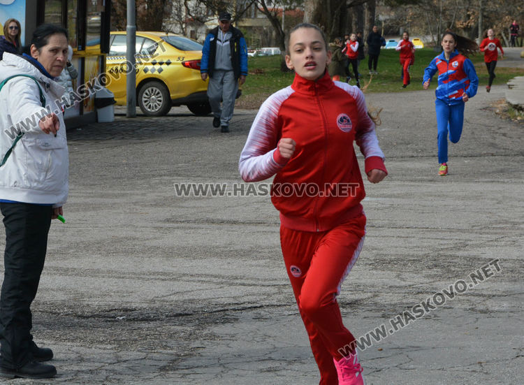 Над 50 деца се включиха в крос „Клокотница” в Хасково