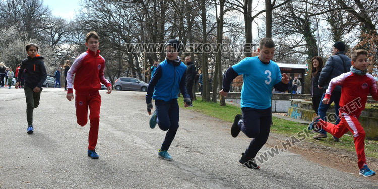 Над 50 деца се включиха в крос „Клокотница” в Хасково