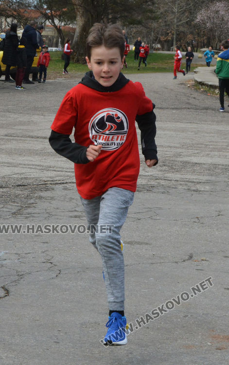 Над 50 деца се включиха в крос „Клокотница” в Хасково