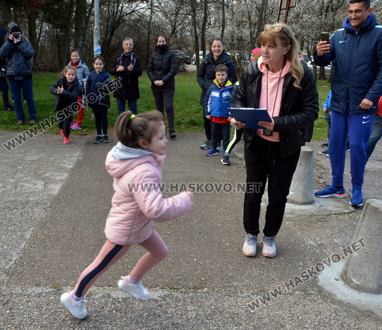 Над 50 деца се включиха в крос „Клокотница” в Хасково