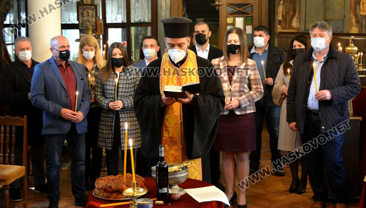 Коалиция ГЕРБ-СДС откри предизборната кампания в Хасково с водосвет за здраве и успехи