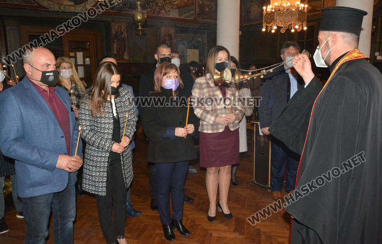 Коалиция ГЕРБ-СДС откри предизборната кампания в Хасково с водосвет за здраве и успехи