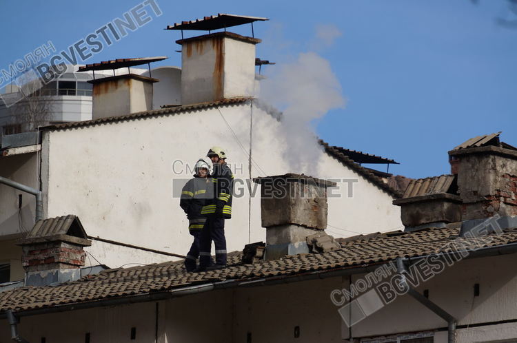 Четири пожара в непочистени комини гасиха огнеборците