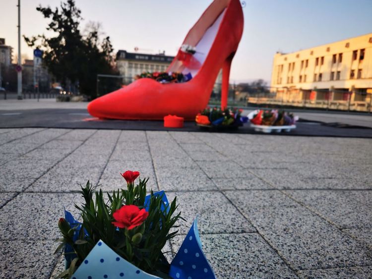 Пловдивската полиция продължава осмомартенската си инициатива "Цвете на Пътя"