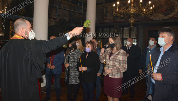 Коалиция ГЕРБ-СДС откри предизборната кампания в Хасково с водосвет за здраве и успехи