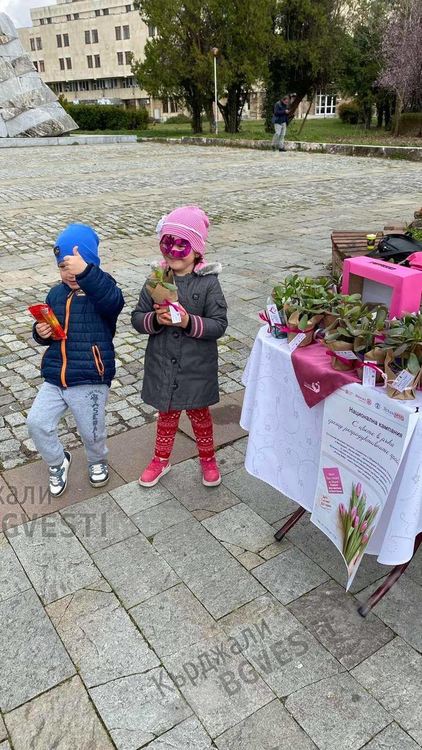 Младите ротарианци от Кърджали с грижа за жените с репродуктивни проблеми