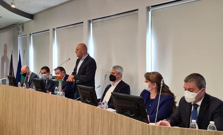 ГЕРБ: Запазваме нивата на данъците, повишаваме доходите, инвестираме допълнително в образованието и в здравеопазването