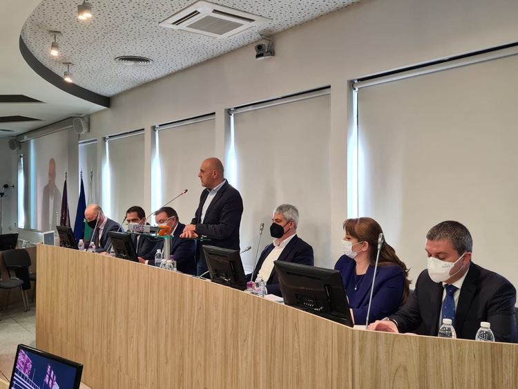 ГЕРБ: Запазваме нивата на данъците, повишаваме доходите, инвестираме допълнително в образованието и в здравеопазването