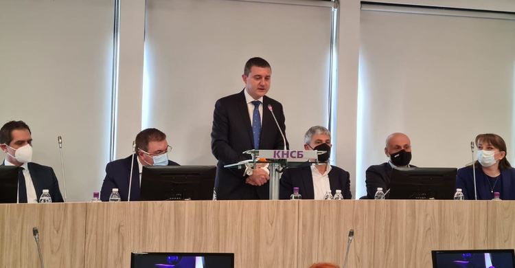 ГЕРБ: Запазваме нивата на данъците, повишаваме доходите, инвестираме допълнително в образованието и в здравеопазването