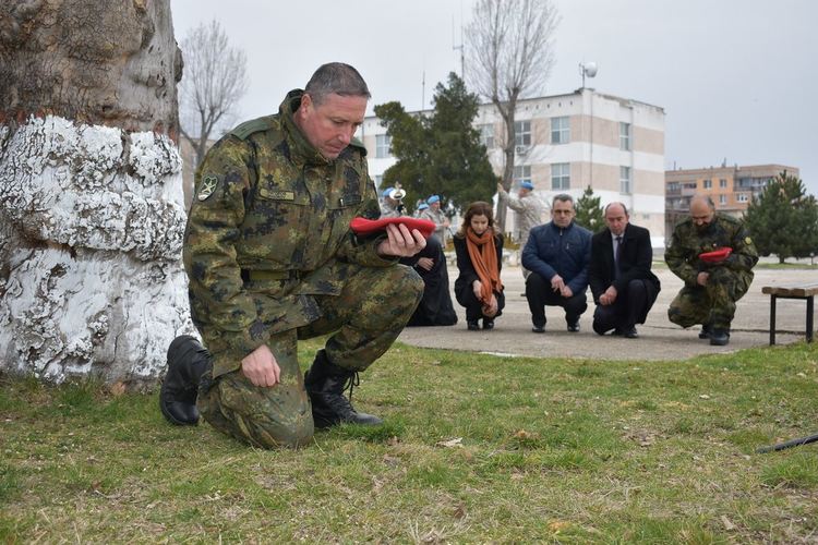 Заместник-кметът Петров поднесе венец пред паметника на загиналите артилеристи