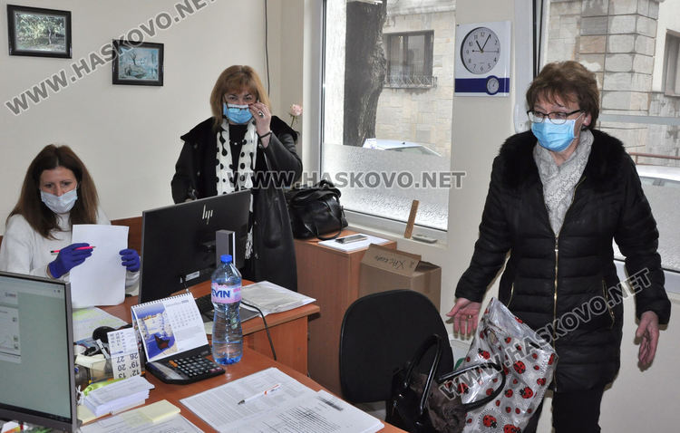 23 души с ваксини днес в РЗИ, записани през електронния портал 