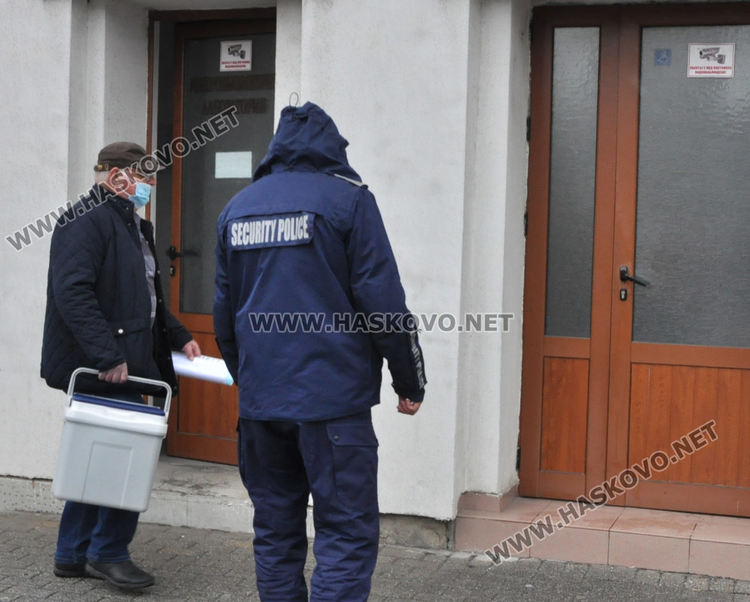 23 души с ваксини днес в РЗИ, записани през електронния портал 