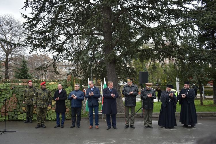 Министър Каракачанов на посещение в Асеновград за Деня на ракетните войски и артилерията 