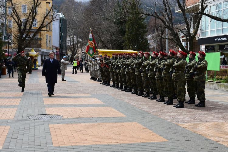 Министър Каракачанов на посещение в Асеновград за Деня на ракетните войски и артилерията 