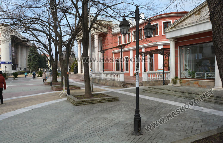 Хасковлии сигнализираха за стърчащи кабели от улична лампа