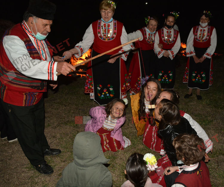 В село Бряст традицията на Сирни Заговезни е жива
