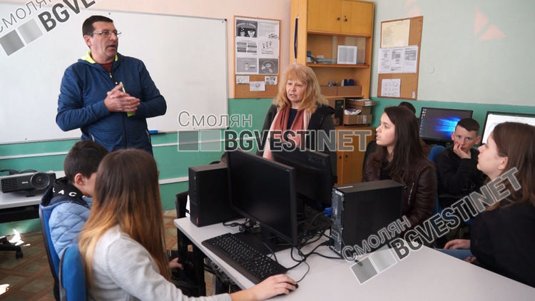 Петокласник от малко селско училище написа помагало по химия за VII клас