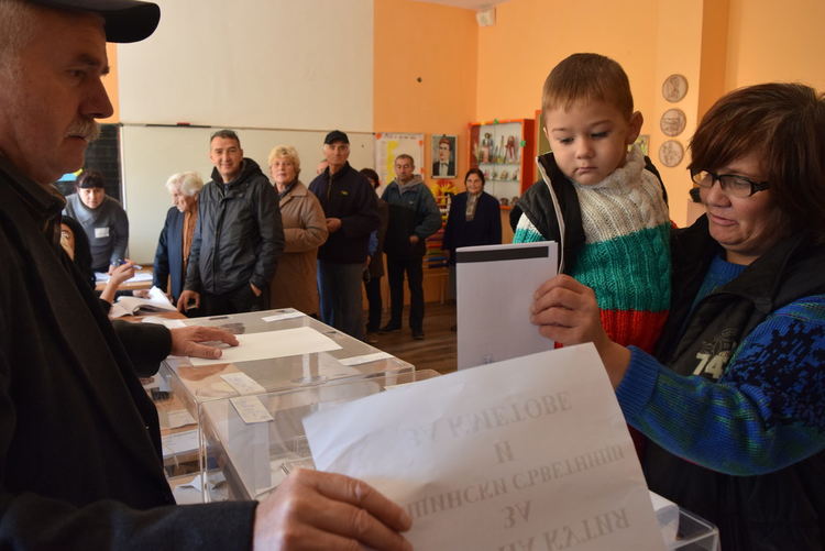 Битката на пиарите за петте депутатски мандата в Кърджали навлиза в решителна фаза
