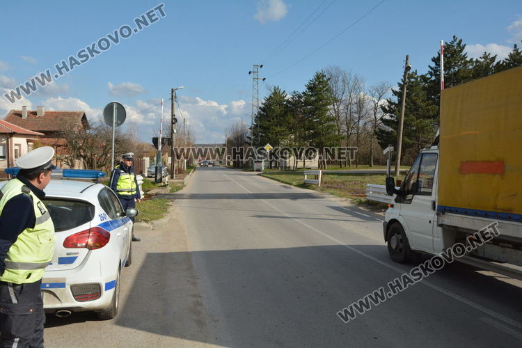 „Пътна полиция“ с акция по жп прелезите и пешеходните пътеки в Хасковско