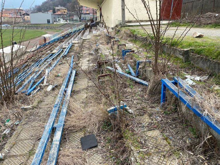 Изграждането на втората част от трибуните на стадион "Шипка" започна 