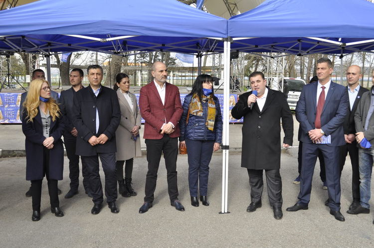 Цветанов в Бисер: Аз съм един от вас и ви обичам