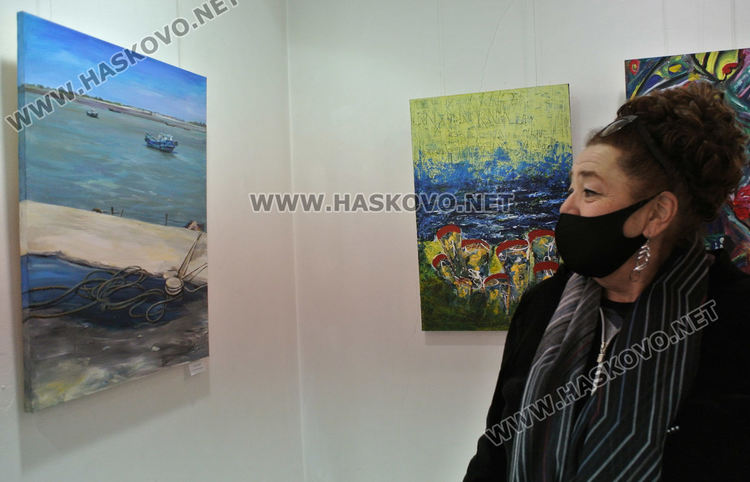 Светлозар Недев събра във „Форум“ многоликостта на жената в една изложба