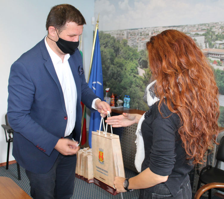 Награди за 15 социални заведения в Хасково в Световния ден на социалната работа