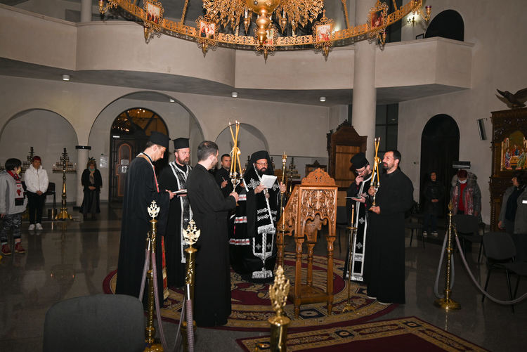 В първия ден на Великденските пости започна четенето на Великия покаен канон