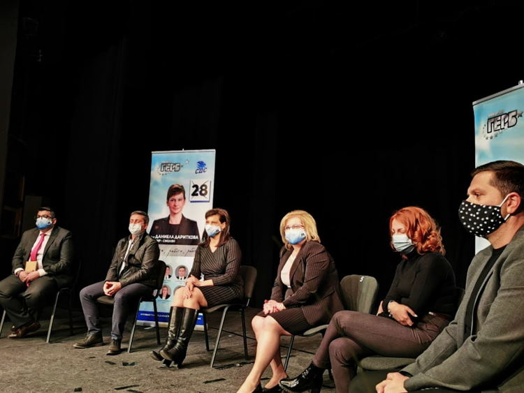 Д-р Даниела Дариткова пред директори и учители: Всичките ни ангажименти са реализирани, ще поемем нови