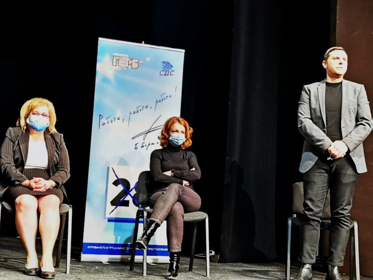 Д-р Даниела Дариткова пред директори и учители: Всичките ни ангажименти са реализирани, ще поемем нови