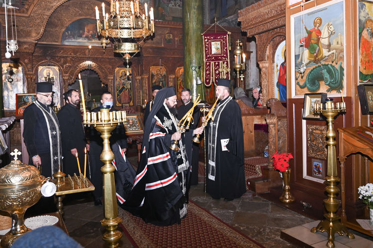 В храм „Св. Николай Чудотворец“ бе прочетена втората част на Покайния канон