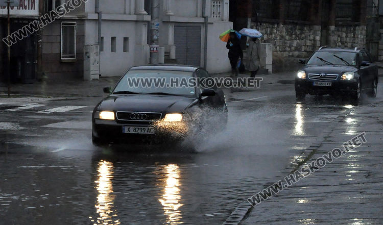 Облаци, слаб дъжд и полусилен вятър в Хасковско в сряда