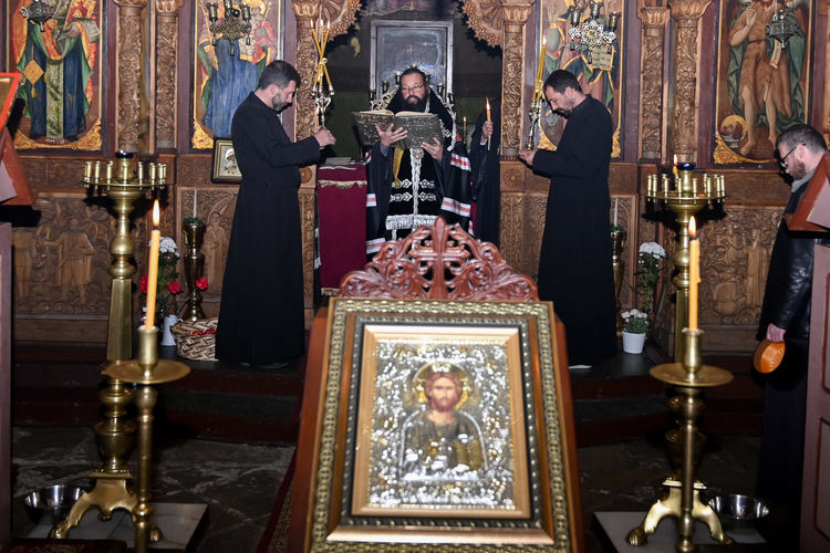 В храм „Св. Николай Чудотворец“ бе прочетена втората част на Покайния канон