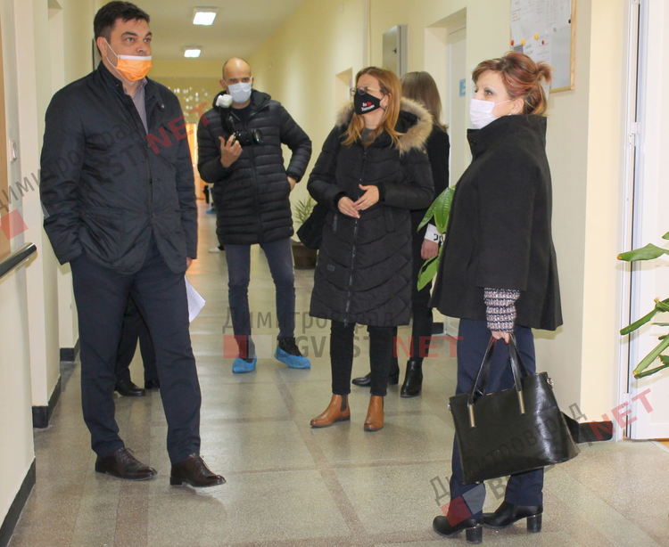 Иво Димов и Гергана Кръстева в  Дневния център за пълнолетни лица с увреждания