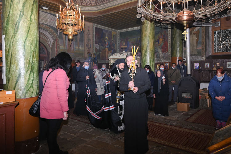 В храм „Св. Николай Чудотворец“ бе прочетена втората част на Покайния канон