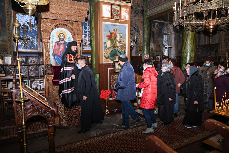 В храм „Св. Николай Чудотворец“ бе прочетена втората част на Покайния канон