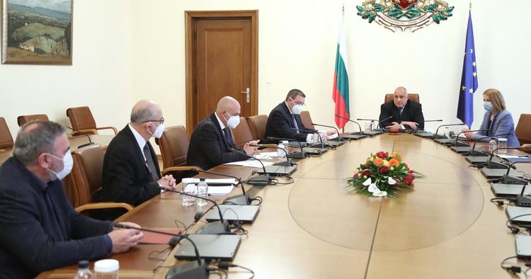 Хиляди стоки менте спрени по границата ни с Турция