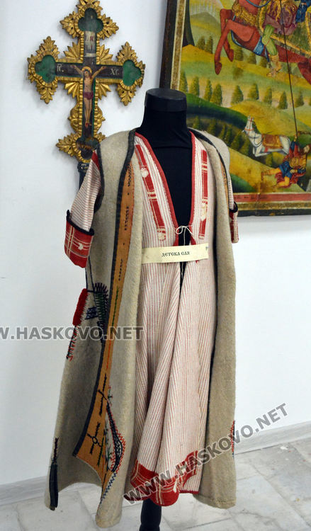 Показват автентичната носия, която Васил Михайлов носи във филма за Капитан Петко Войвода