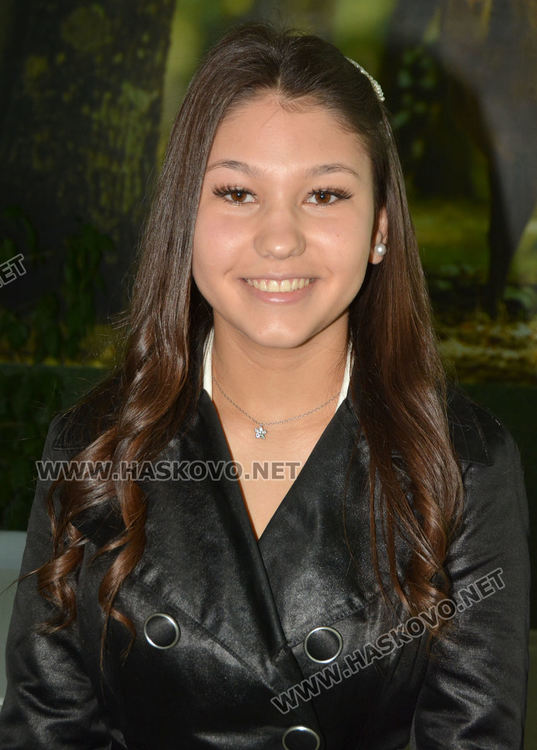 Ученичка от ПМГ се класира за националния кръг на олимпиадата по биология и здравно образование