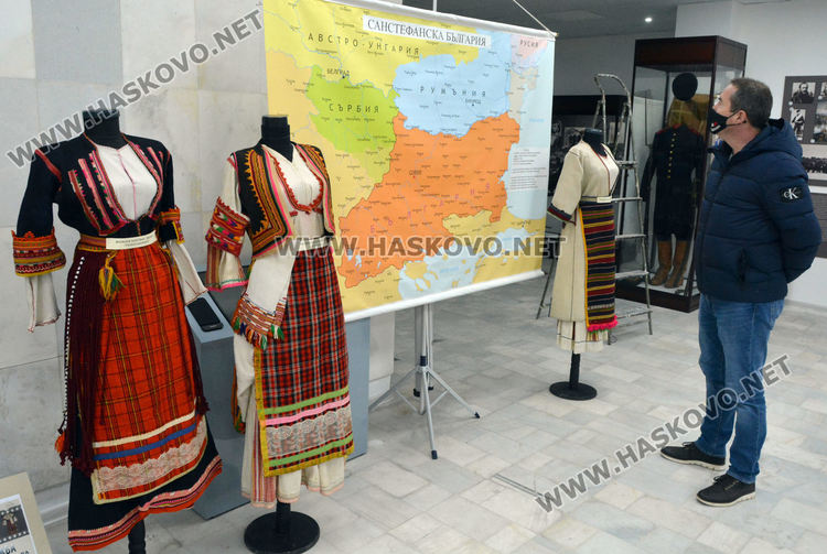 Показват автентичната носия, която Васил Михайлов носи във филма за Капитан Петко Войвода