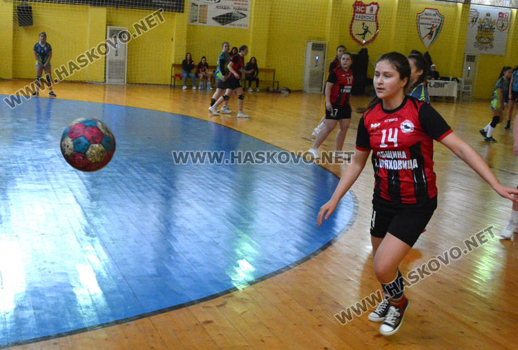 Хандбалистките на „Хасково“ започнаха с победа в турнира за Купа България