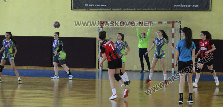 Хандбалистките на „Хасково“ започнаха с победа в турнира за Купа България