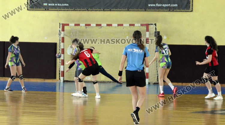 Хандбалистките на „Хасково“ започнаха с победа в турнира за Купа България