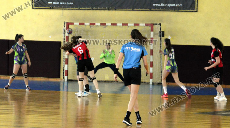 Хандбалистките на „Хасково“ започнаха с победа в турнира за Купа България
